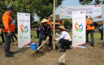 KAI Daop 8 Surabaya Gaungkan Semangat Keberlanjutan di Hari Bumi 2025 1