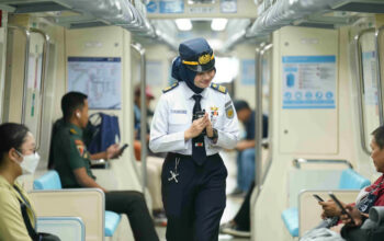 Train Attendant LRT Jabodebek Garda Depan Pelayanan dan Keamanan di Kereta Otomatis