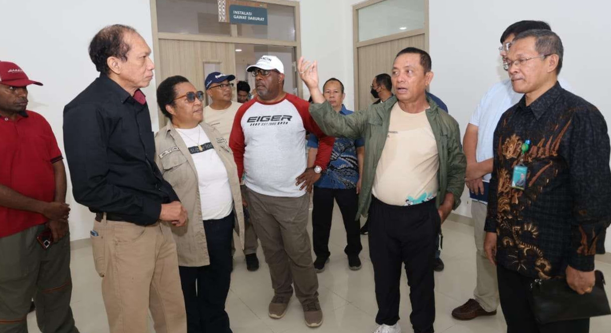 Pj Gubernur Papua didampingi jajaran meninjau Rumah Sakit Umum RSU Jayapura