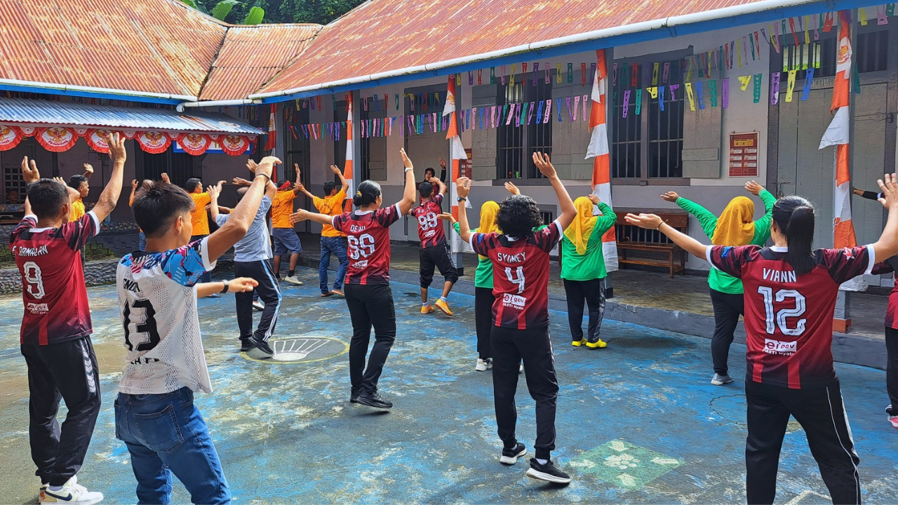 Senam Sehat Bersama Semarakkan Hari Bhakti Pemasyarakatan ke-61 di Lapas Bandanaira 1 Salinan dari Kompasiana LP Bandanaira 20250414 204453 0000