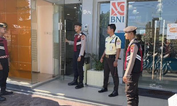 "Keamanan Bank BNI Terjaga, Sabhara Polres Sukamara Aktif Lakukan Patroli Dialogis" 1 Screenshot 637