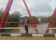 Personel Polsek Manuhing Turun Lapangan Cek Debit Air Sungai Terkini 37 Personel Polsek Manuhing Turun Lapangan Cek Debit Air Sungai Terkini