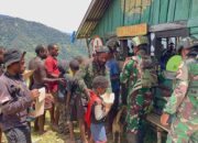 Jalin Keakraban, Satgas Yonif 715/Mtl Bangun Komunikasi Sosial Lewat Makan Bersama Dengan Masyarakat 3 Jalin Keakraban, Satgas Yonif 715/Mtl Bangun Komunikasi Sosial Lewat Makan Bersama Dengan Masyarakat