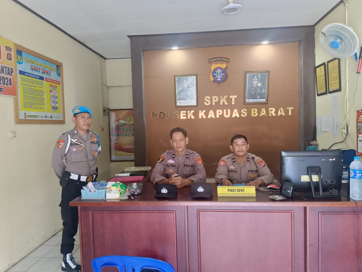 Polsek Kapuas Barat Memberikan Pelayanan SKCK dengan 3S (Senyum, Sapa, Salam) kepada Masyarakat