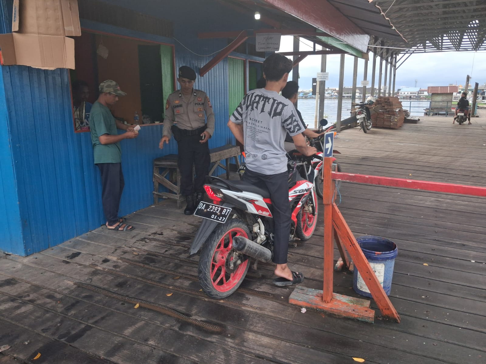 137c65fd 4c93 47e0 ba7e 7114e40194be