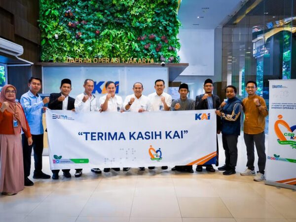 KAI Daop 1 Jakarta Salurkan TJSL Rp1,9 Miliar Sepanjang 2025 untuk Pendidikan hingga Pelestarian Lingkungan (1)