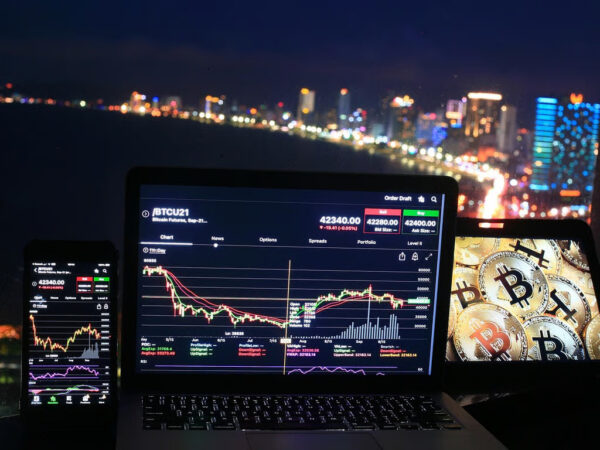 Strategi Imbal Hasil Pasif Kripto Mulai Menggantikan Perdagangan Aktif di Tengah Pasar yang Lebih Hati Hati