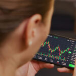 Harga Emas (XAU USD) 16 Februari 2026 Stabil di 4.993, Pasar Tunggu Sinyal The Fed