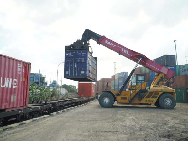 Jelang Momen Strategis Keagamaan, Layanan KA Kontainer Menguat di Awal Tahun