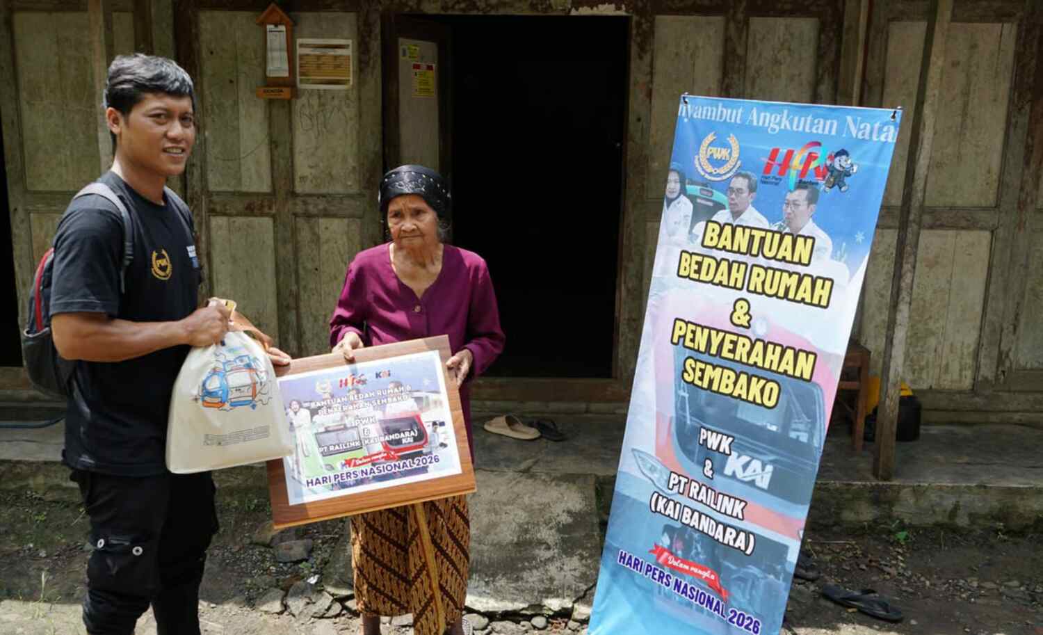 KAI Bandara dan Paguyuban Wartawan Kulon Progo Salurkan Bantuan Sembako dalam Rangka Hari Pers Nasional