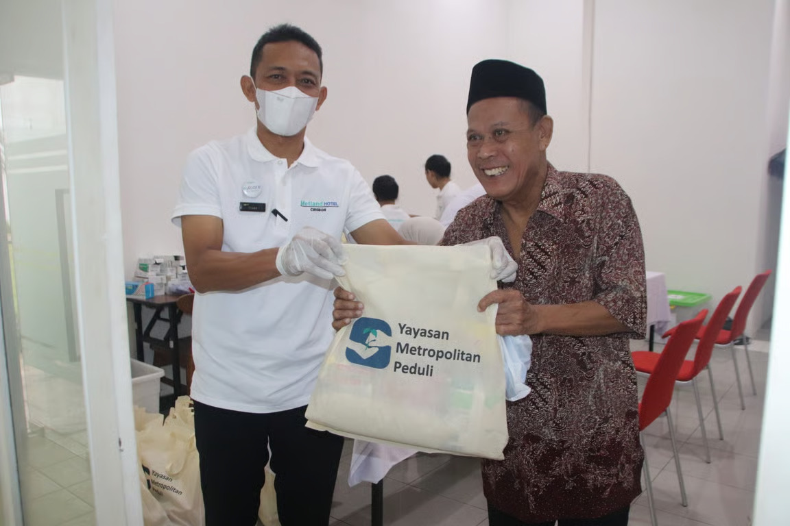 Metland Hotel Cirebon Gelar Bakti Sosial & Pemeriksaan Kesehatan Gratis dalam Rangka HUT ke