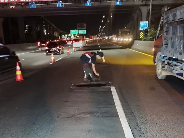 Perbaikan kondisi jalan di Ruas Tol Jakarta–Cikampek (2)