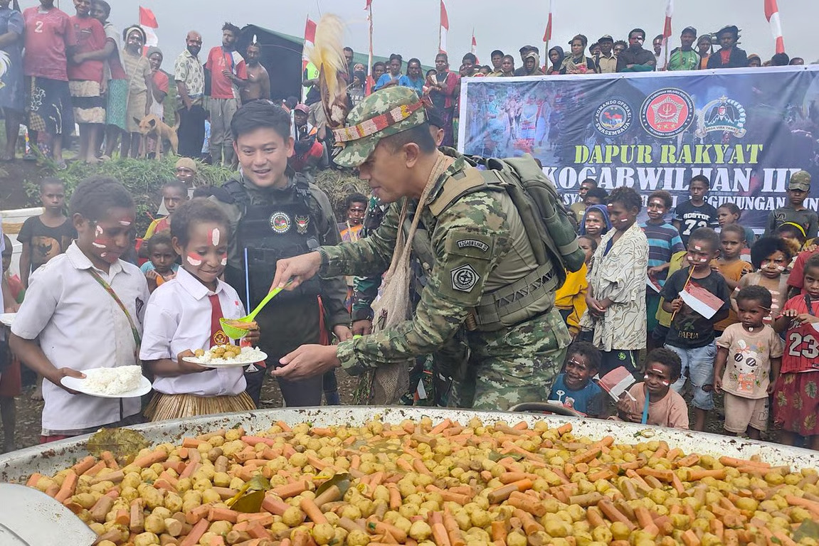 Peringati Hari Gizi Nasional, Kogabwilhan III Gelar Dapur Rakyat Bersama Bobon Santoso di Papua Pegunungan