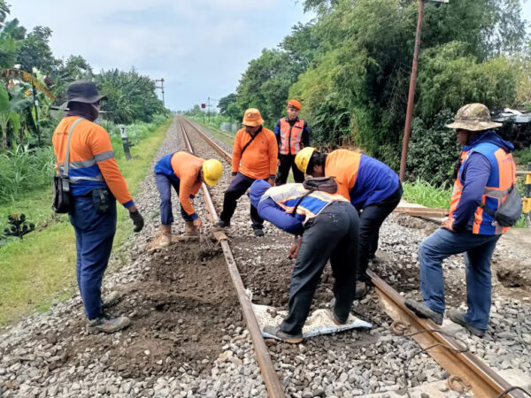 Perkuat Keselamatan Perjalanan Kereta Api dan Masyarakat, KAI Daop 7 Madiun Targetkan Penutupan 8 Perlintasan Tidak Dijaga pada