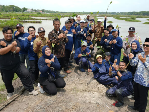 Perkuat Ketahanan Ekosistem Muara Beting, SUCOFINDO Tanam 5.000 Bibit Mangrove