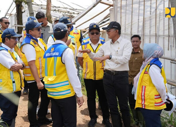 Tinjau Penanganan Longsor di Cisarua