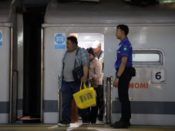 Empat KA Jarak Jauh Daop 2 Bandung Jadi Primadona Mudik dan Balik Lebaran 2026, Okupansi Tembus Lebih dari 100 Persen