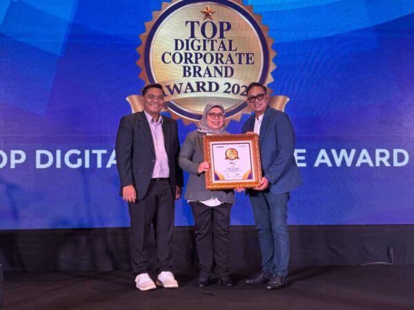 KAI Logistik Raih Penghargaan 8th Top Digital Corporate Brand Award