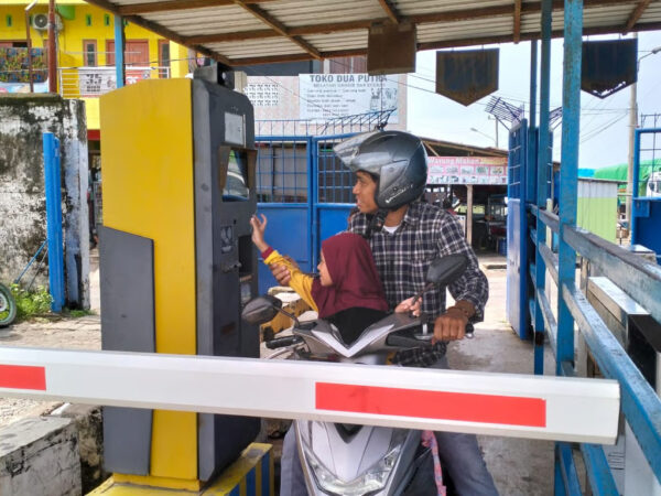 Pelindo Multi Terminal Parepare Terapkan Pembayaran Nontunai di Pintu Masuk Pelabuhan Nusantara (1)