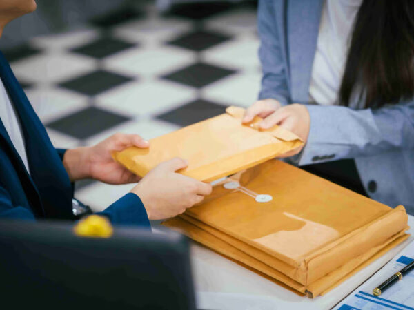 Pentingnya Tracking dan Komunikasi dalam Jasa Pengiriman Barang dan Dokumen ke Luar Negeri