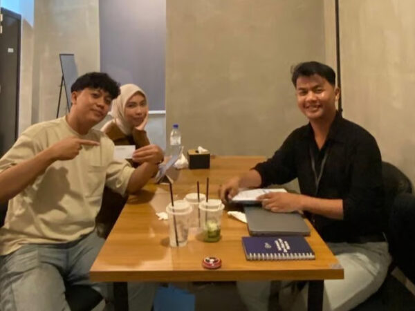 Profesional Muda Bangun Layanan Manajemen