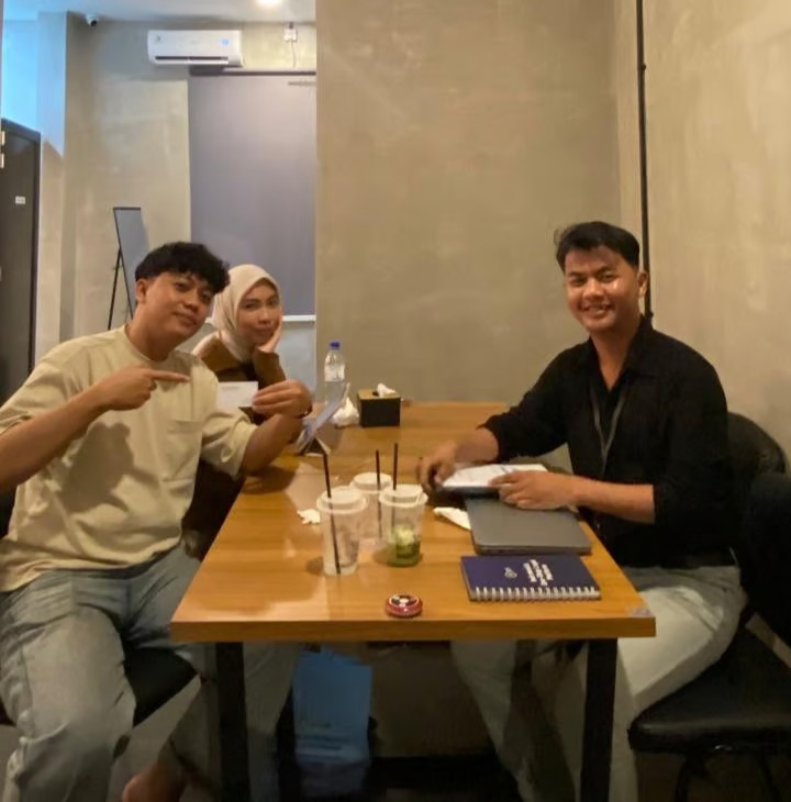 Profesional Muda Bangun Layanan Manajemen