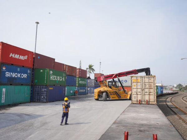 Respons Pertumbuhan Industri Konsumsi Nasional, KAI Logistik Tambah Kapasitas Angkut Kontainer