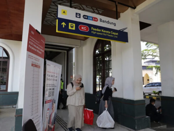 Stasiun Bandung Tingkatkan Pelayanan, Akses Penumpang KA Feeder Whoosh Dipusatkan ke Sisi Utara Stasiun (1)