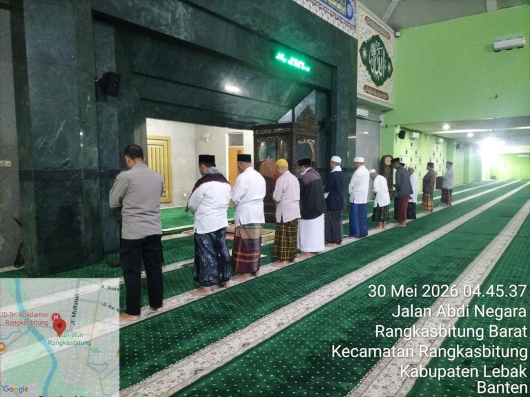 Anggota Polsek Rangkasbitung Polres Lebak Rutin Melaksanakan Program Kapolda Banten Subuh Keliling di Masjid Agung Al-a’raaf
