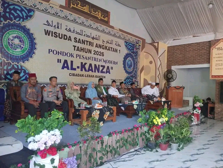 Kapolsek Cibadak Polres Lebak Hadiri Wisuda Santri Angkatan Ke 1 Tahun 2026 di Ponpes Al-Kanza.