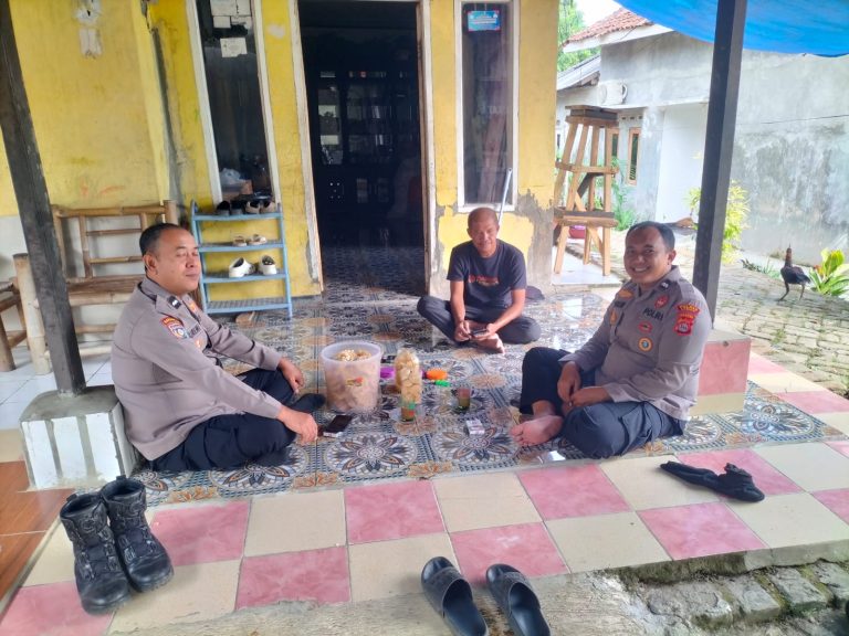 Anggota Polsek Rangkasbitung Polres Lebak Giat Patroli Dialogis Ke Pemukiman Warga Sampaikan Pesan Kamtibmas