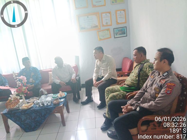 Usai Upacara Hari Lahir Pancasila Kapolsek Rangkssbitung Sambangi Camat Kalanganyar