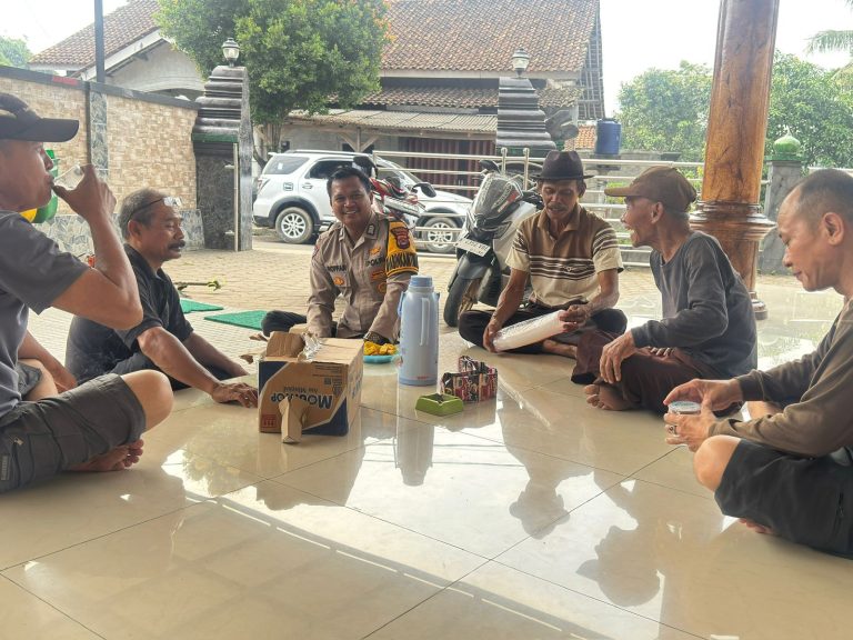 Bhabinkamtibmas Polsek Panongan Gencarkan Sosialisasi Layanan 110 kepada Warga Serdang Kulon
