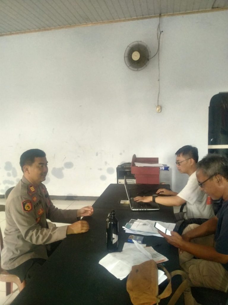 Kapolsek Cimarga Polres Lebak Melaksanakan Sambang Ke Kantor Desa Mekarjaya