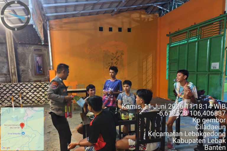Anggota Polsek Lebakgedong Polres Lebak, Patroli Malam Hari Guna Mencegah Gangguan Kamtibmas.