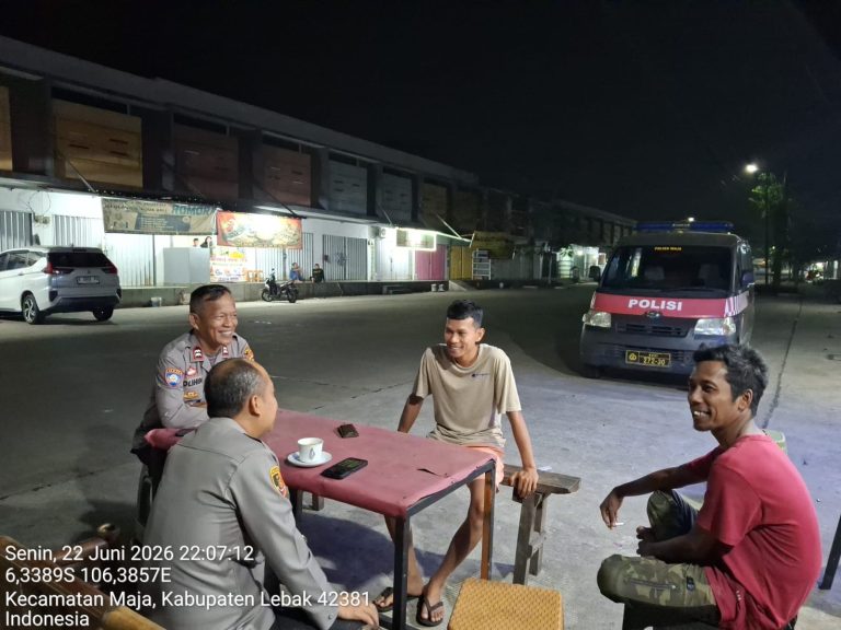 Antisipasi Gangguan Kamtibmas Anggota Polsek Maja Polres Lebak Laksanakan Patroli Dialogis Malam Hari Bersama Warga