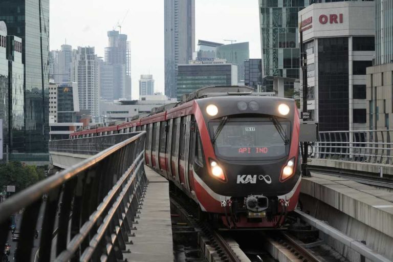 KAI Sesuaikan Jadwal LRT Jabodebek untuk Optimalkan Layanan Jam Sibuk Pagi