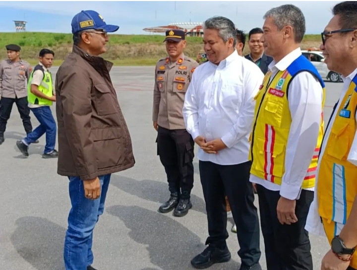 Sambut Kedatangan Mentri PU, Wabup Taput Usulkan Perbaikan Jalan Silangit -Tarutung