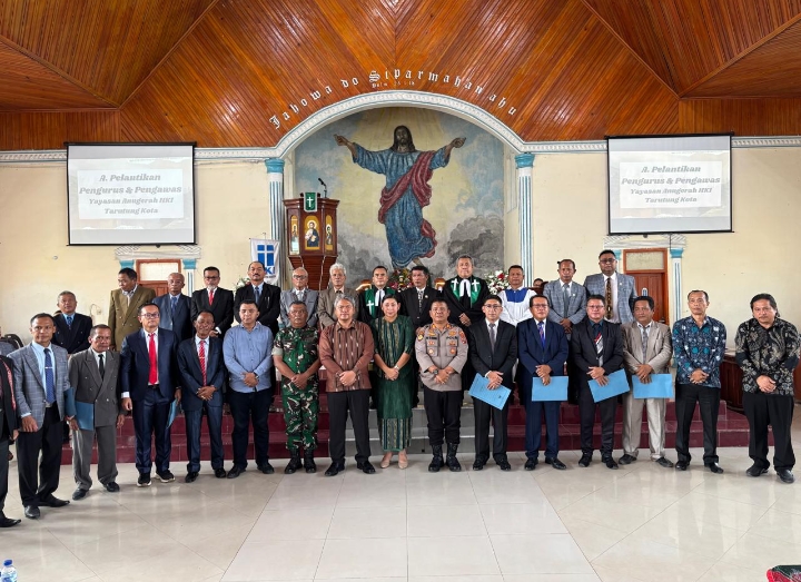 Pemkab Taput Hadiri Ibadah Minggu II Dung Trinitatis dan Pelantikan Pengurus Yayasan Anugerah HKI Tarutung Kota