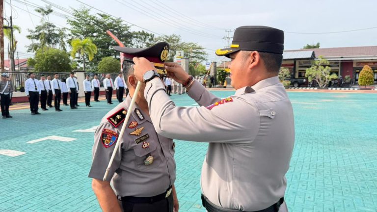 Bentuk Penghargaan atas Dedikasi, Polres Kapuas Gelar Upacara Kenaikan Pangkat Pengabdian