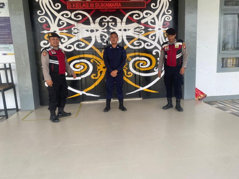 Perkuat Sinergitas Antar-Lembaga Hukum, Sat Samapta Polres Sukamara Kontrol Perimeter Luar Lapas Kelas III