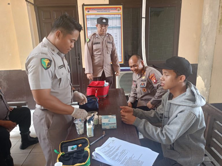 SIDOKKES POLRES SERUYAN GELAR CEK KESEHATAN GRATIS DALAM RANGKA HUT BHAYANGKARA KE-80