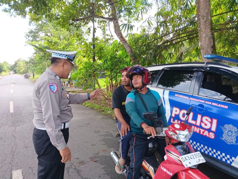 Satlantas Polres Pulang Pisau Beri Teguran Humanis ke Pelanggar Lalu Lintas