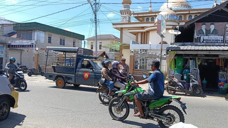 Polsek Kahayan Hilir Gelar Patroli Kamtibmas di Pasar Patanak Guna Rasa Aman