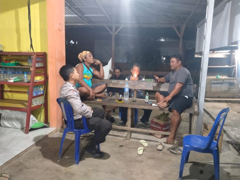 Personil Polsek Pandih Batu Sambangi Satkamling Desa Kantan Muara
