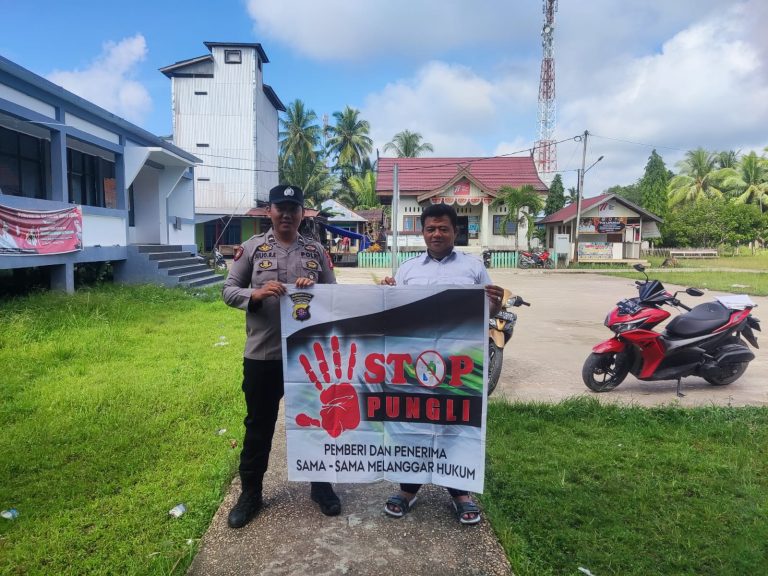 Personel Polsek Dusut Sosialisasikan Perpres Nomor 87 Tahun 2016 Tentang Saber Pungli