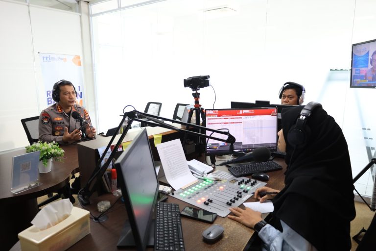 Peringati Hari Bhayangkara ke-80, Kabidhumas Polda Banten Paparkan Capaian dan Prestasi Polda Banten dalam Talkshow RRI Banten