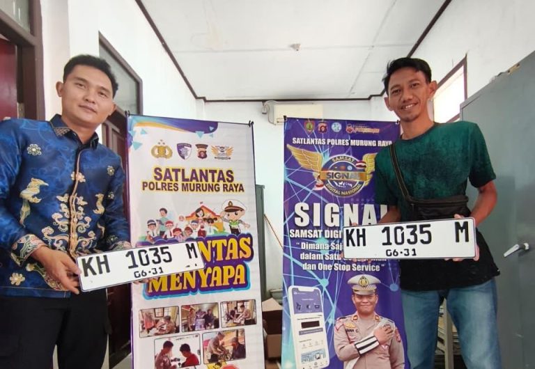 Kenakan Baju Batik Pada Program Polantas Menyapa, Petugas Samsat Murung Raya Layanani Pemohon Pajak Kendaraan