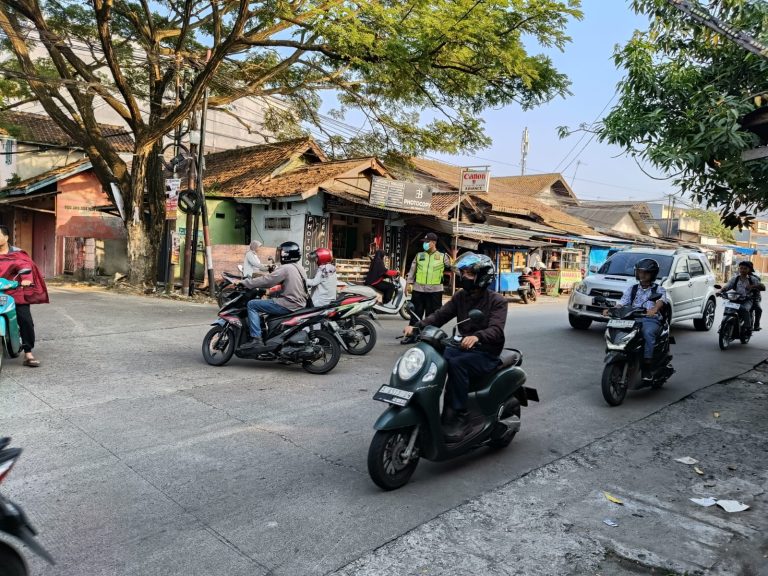 Unit Lantas Polsek Cilegon dan Dishub urai kemacetan