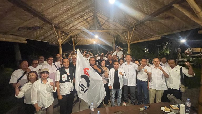 Edi Wirawan Ketua DPD PSI Tabanan Serahkan SK DPRt Kepada 12 Desa se- Kecamatan Tabanan
